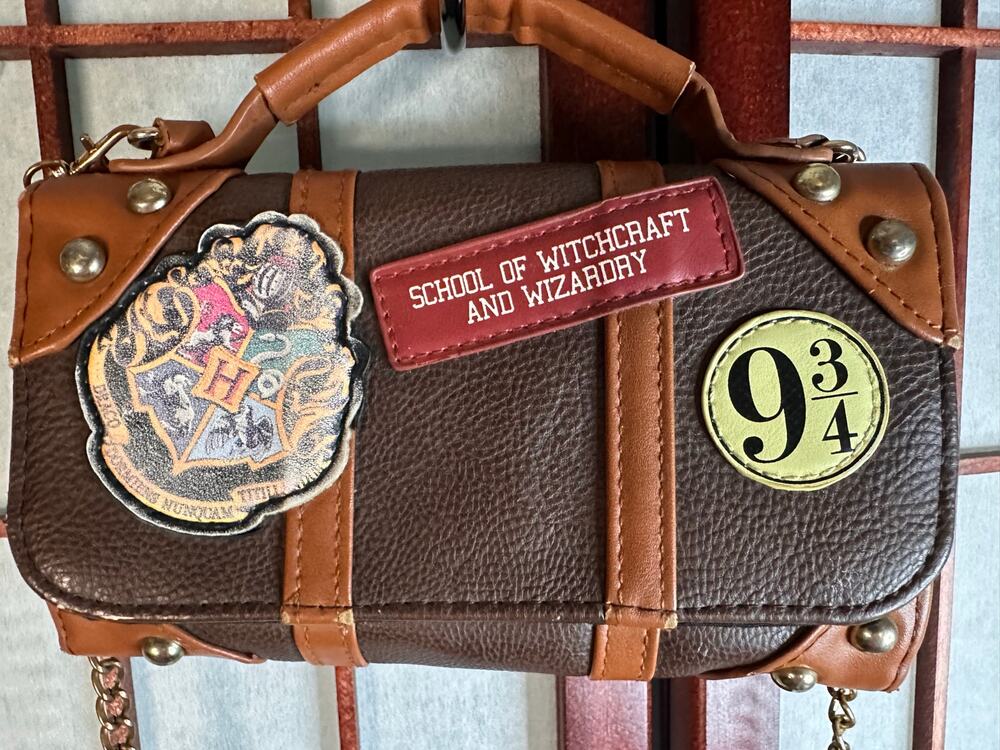Harry Potter Hogwarts School of Witchcraft and Wizardry crossbody purse/ wallet